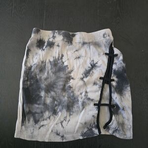 SHEIN Black and White Tie-Dye Ribbed Mini Skirt with Lace-Up Side